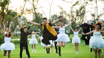 Trọng Hiếu tỏ tình bằng màn trình diễn Flashmob