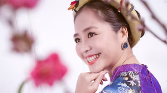 "Nữ hoàng tên miền" Lê Thúy Hạnh hòa mình cùng sắc xuân