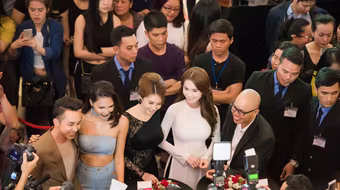 Ngọc Trinh "chìm nghỉm" trong vòng vây báo giới ngày ra mắt "Vòng eo 56"