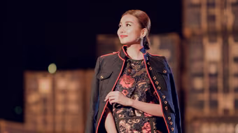 Diện 'cây' hàng hiệu gần 200 triệu đồng, Thanh Hằng xuất hiện đầy quyền lực