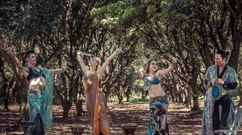 Ngắm dàn giám khảo bellydance khoe hình thể nóng bỏng