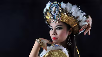 "Cô gái vàng" Đỗ Hồng Hạnh sang Malaysia dạy múa bụng