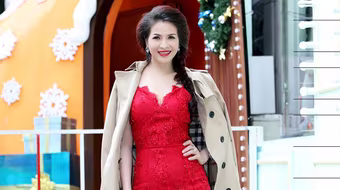 Hoa hậu Lê Thanh Thúy khoe vóc dáng chuẩn "đồng hồ cát"