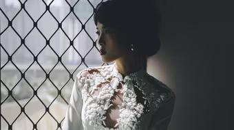 Người mẫu Bằng Lăng đầy cảm xúc trong tà áo dài truyền thống