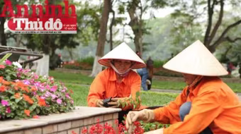 Thú vị những hình ảnh Thủ đô chuẩn bị cho lễ kỷ niệm 30/4