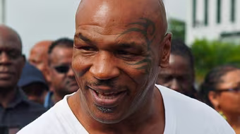 "Mãnh hổ" Mike Tyson lộ việc dốt môn… địa lý