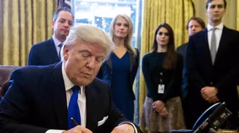 Bộ Tư pháp Mỹ "đấu" thẩm phán liên bang để bảo vệ Tổng thống Trump