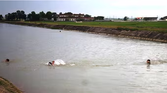 Tập bơi, một thanh niên đuối nước