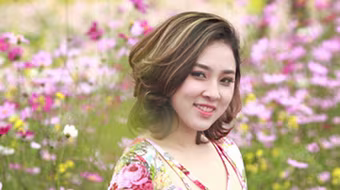 Ca sĩ Bảo Trâm mang Trung thu Hồng đến các bệnh nhi