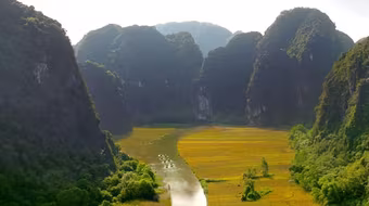 Ngắm Việt Nam đẹp tuyệt vời từ trên cao qua MV "Vươn Cao Việt Nam"