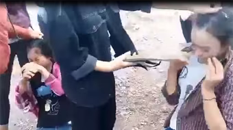 Nghệ An: Nhóm học sinh THCS đánh hội đồng bạn học dã man