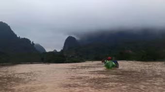 Mưa lũ lớn ở Quảng Bình: Một người mất tích 