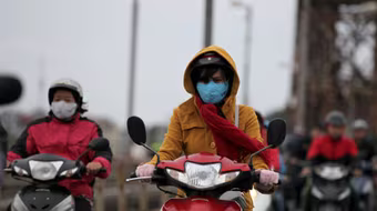 Hà Nội trời rét 12 độ C, miền Trung tiếp tục mưa lớn