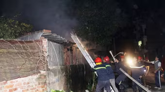 Nấu lại bánh chưng rồi ngủ quên, cụ ông suýt đốt nhà