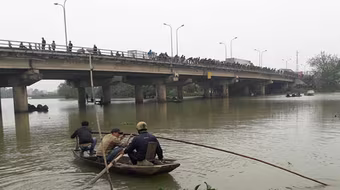 Hà Tĩnh: Trên đường đi học, nam sinh lớp 11 nhảy cầu tự vẫn