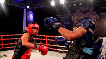 "Gã khổng lồ" làm rung chuyển võ đài Number 1