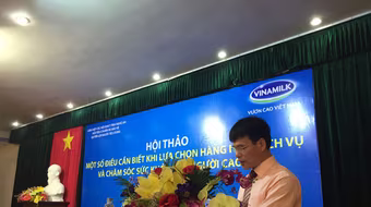 Lựa chọn dịch vụ và tư vấn dinh dưỡng, chăm sóc sức khỏe cho người cao tuổi cùng Vinamilk