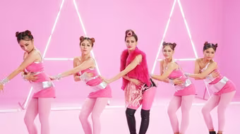 Đông Nhi đầy cá tính với sắc hồng trong dự án "Pink girl" 