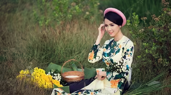 Phan Thị Mơ đang lấp lửng chuyện theo chồng về dinh