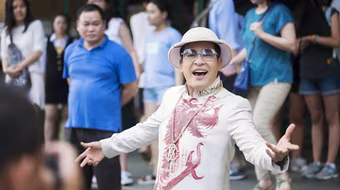 Thanh Bạch ngồi ghế "nóng" cùng Việt Hương 