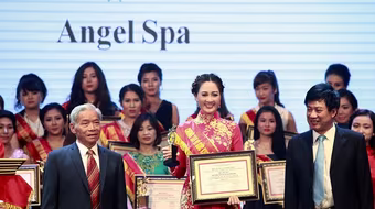 Hoa hậu Đàm Lưu Ly nhận giải thưởng chung tay vì sức khỏe cộng đồng