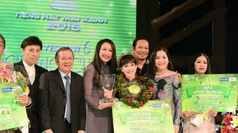 Người con gái Huế - Hồng Vân đăng quang "Tiếng hát mãi xanh" 2016