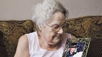 Mẹ con đoàn tụ sau 71 năm