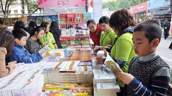 Sau 4 ngày, phố sách Xuân Bính Thân 2016 đạt doanh thu trên 4 tỷ đồng