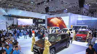 Mua xe sang, nhà giàu sẽ khóc?