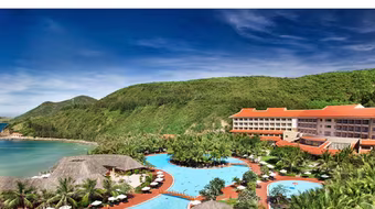 Vừa vào hè, giá phòng khách sạn đã tăng cao