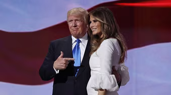 Phu nhân Donald Trump "ghi điểm" nhờ gu thời trang 