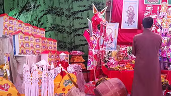 Tháng "cô hồn": Kinh doanh ngưng trệ, cung văn, thầy cúng đắt "sô"