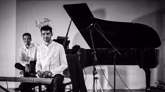 Nghệ sỹ Pháp biểu diễn đàn bầu