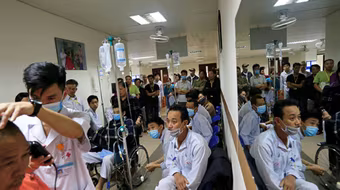 Những bác sĩ trong hiệu cắt tóc miễn phí