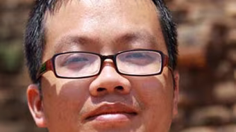 "Bông sen vàng" trên mặt nước hồ Tây