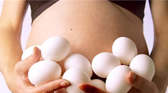 Tại sao phụ nữ mang thai nên ăn trứng?