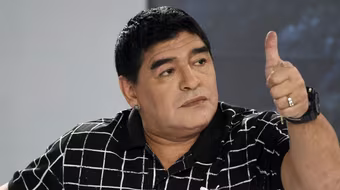 Túng bấn, Maradona đưa vợ cũ ra tòa
