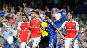 "Sao" của Arsenal bị treo giò 1 trận, phạt 10.000 bảng 