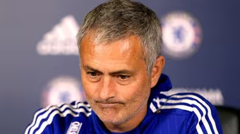 Mourinho lại lôi Wenger vào tranh cãi