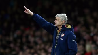 Hưng phấn sau khi… lên đỉnh, Arsenal chuẩn bị thưởng lớn cho Wenger