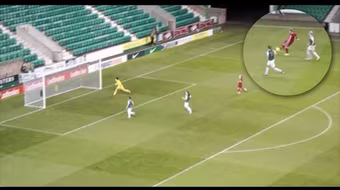 Ngỡ ngàng với "siêu phẩm" từ khoảng cách gần 40m của cô gái trẻ