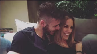 Gác lại nỗi buồn tại M.U, De Gea vui vẻ bên ca sỹ người Tây Ban Nha