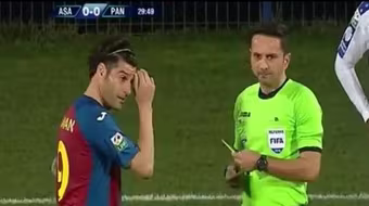 13 vàng và 3 thẻ đỏ trong trận đấu "bẩn" nhất Romania