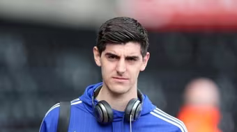 Courtois cam kết gắn bó tương lai với Chelsea, Higuain cũng sẵn sàng gia nhập