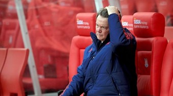 M.U thuê hẳn máy bay riêng để đưa Van Gaal tới Bồ Đào Nha