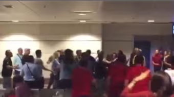 Fan quá khích của Real và Atletico ẩu đả tại sân bay 