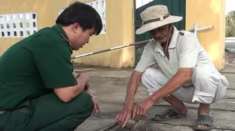 Đào ao nuôi tôm gặp đầu đạn "hỏa tiễn" nặng 6kg