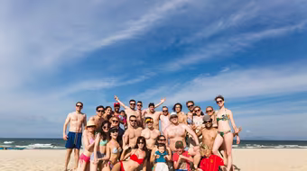 Siêu mẫu Hà Anh quậy tưng bừng cùng bạn bè trước ngày cưới