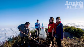 Chinh phục đỉnh Chiêu Lầu Thi, check in bồng bềnh với mây trời 