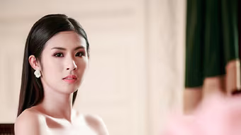 Hoa hậu Ngọc Hân khéo khoe vòng 1 căng tràn trong chiếc... đầm đuôi cá